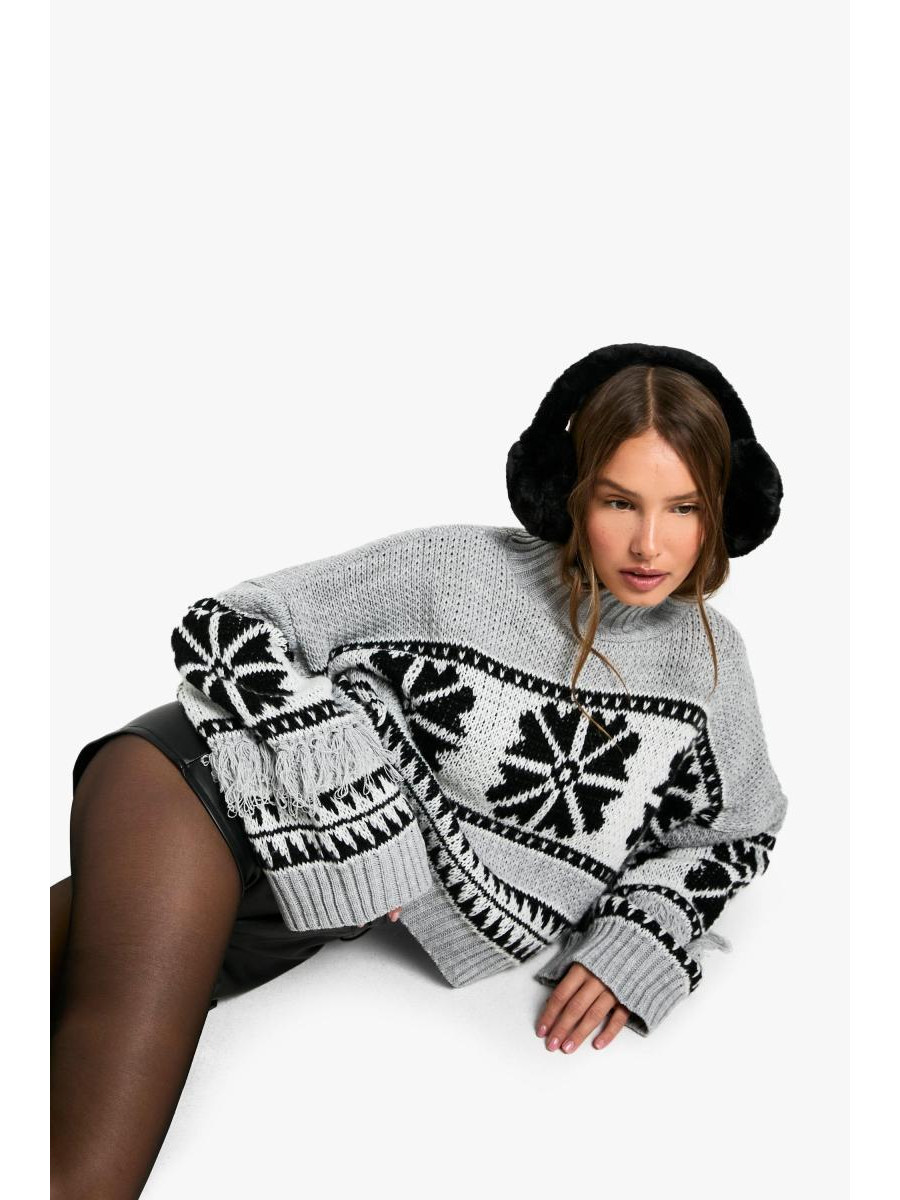 Великий джемпер у формі сніжинки з високим горлом і китицями