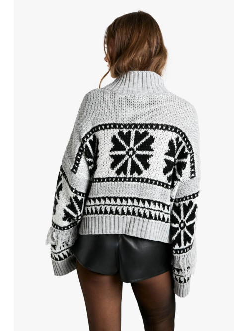 Великий джемпер у формі сніжинки з високим горлом і китицями