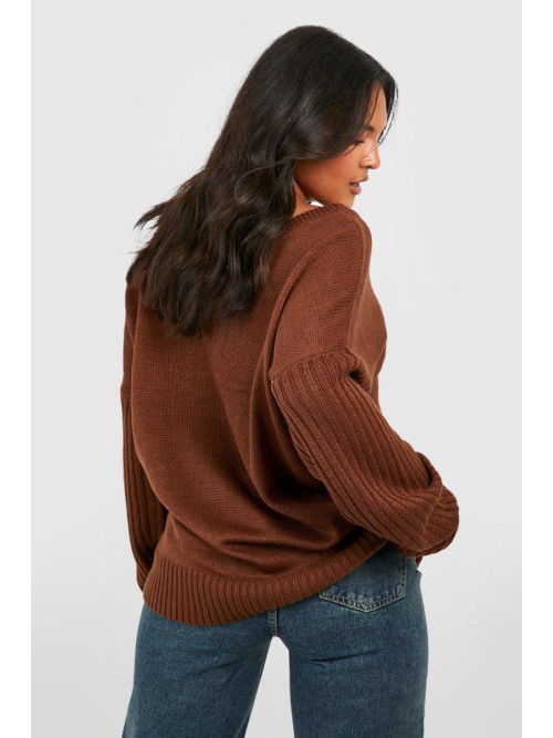 Великий джемпер із V-подібним вирізом і V-подібною спиною