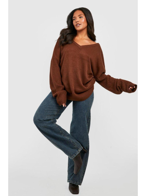 Великий джемпер із V-подібним вирізом і V-подібною спиною