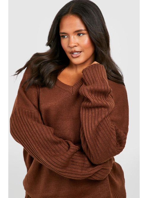 Великий джемпер із V-подібним вирізом і V-подібною спиною