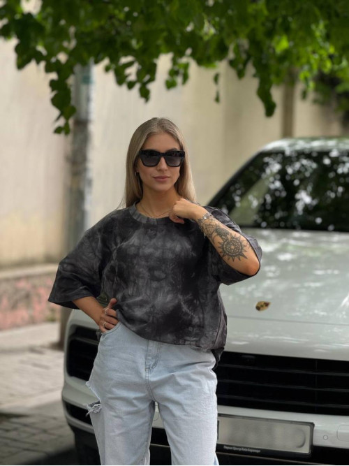 Футболка тай дай I have money for Porshe 