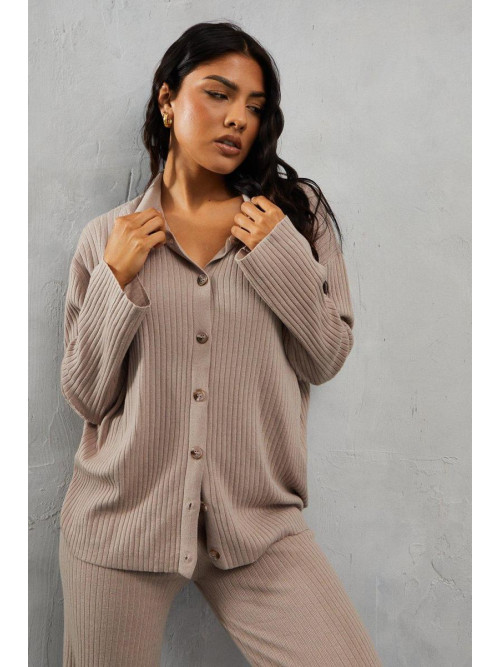 В’язаний ребро з довгими рукавами та штани на ногах