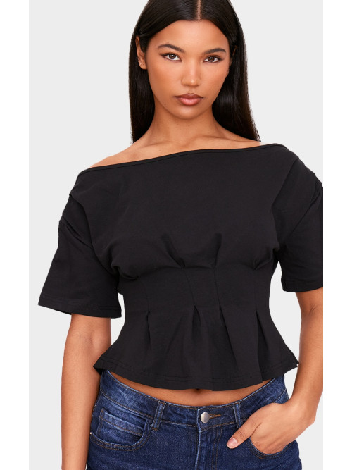 Чорна структурована футболка зі стягнутим поясом