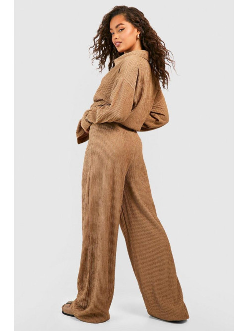 Широкі штани вільного крою зі складками