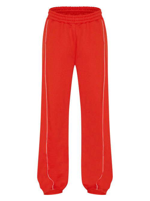 Червоні контрастні трубопровідні деталі широкі пробіжки