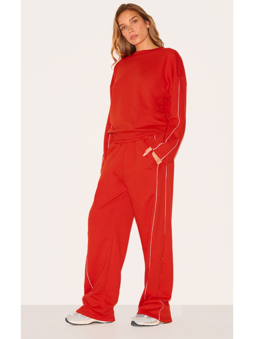 Червоні контрастні трубопровідні деталі широкі пробіжки