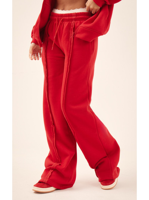 Червоні великі широкі деталі шва ноги пробіжки