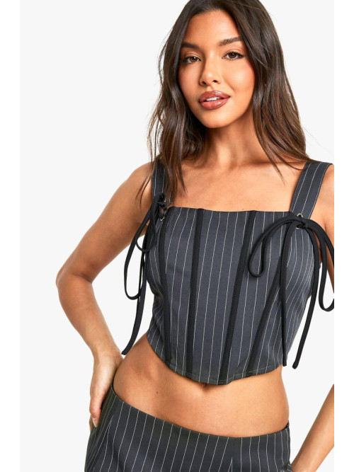 Деталі корсету в тонку смужку