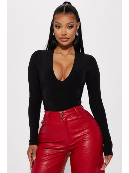 Боді з глибоким V-вирізом та довгим рукавом